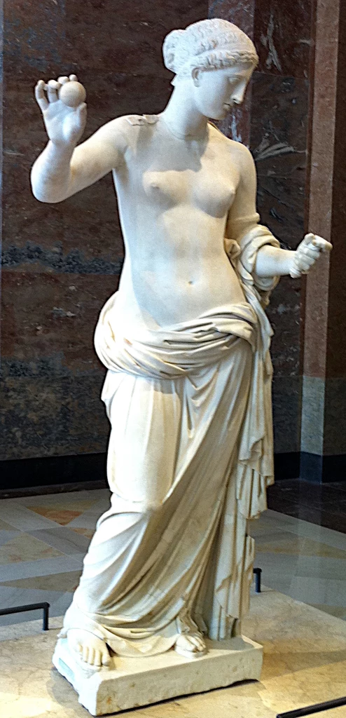 „Afrodyta z Arles”, rzymska kopia „Afrodyty tespijskiej”, rzeźby Praksytelesa, do której prawdopodobnie pozowała Fryne, uznawana za najsłynniejsza heterę starożytnej Grecji (Alain.Darles/CC BY-SA 3.0).