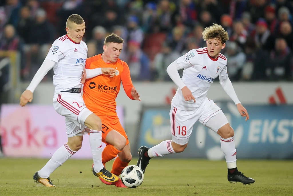 Wojciech Hajda (pierwszy z prawej)