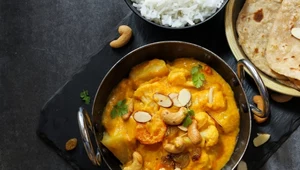 Aromatyczne indyjskie curry z orzechami nerkowca