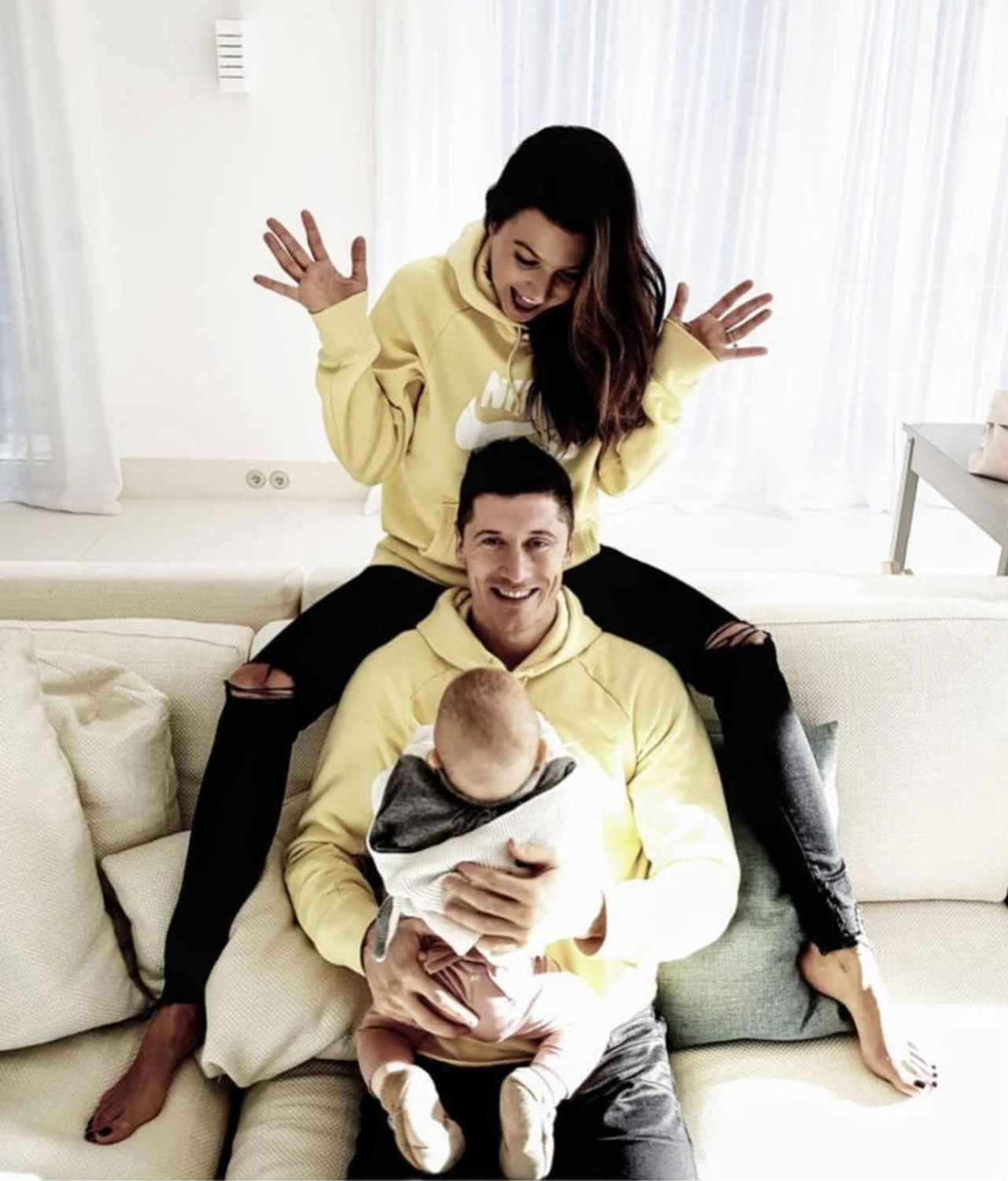 Anna Lewandowska i Robert Lewandowski z córką Klarą Anna Lewandowska i Robert Lewandowski z córką Klarą