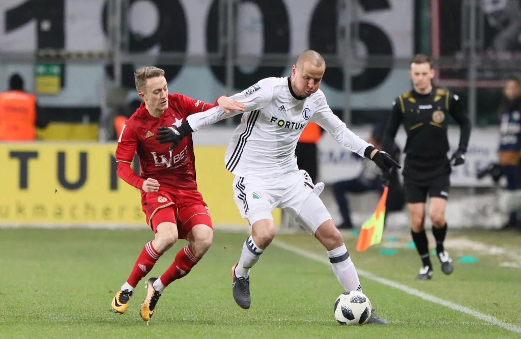 Gole dla Wisły strzelili Carlitos, który wykorzystał rzut karny, i Fran Velez. Gole dla Wisły strzelili Carlitos, który wykorzystał rzut karny, i Fran Velez.