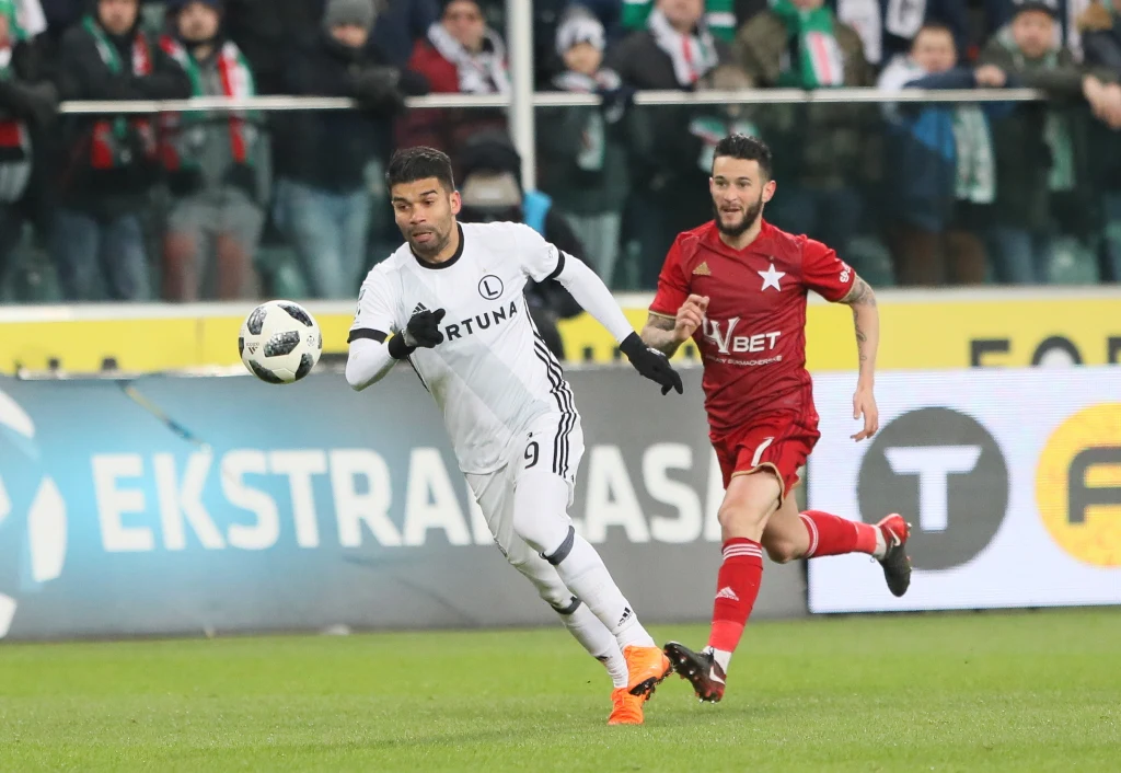 Gole dla Wisły strzelili Carlitos, który wykorzystał rzut karny, i Fran Velez. Gole dla Wisły strzelili Carlitos, który wykorzystał rzut karny, i Fran Velez.