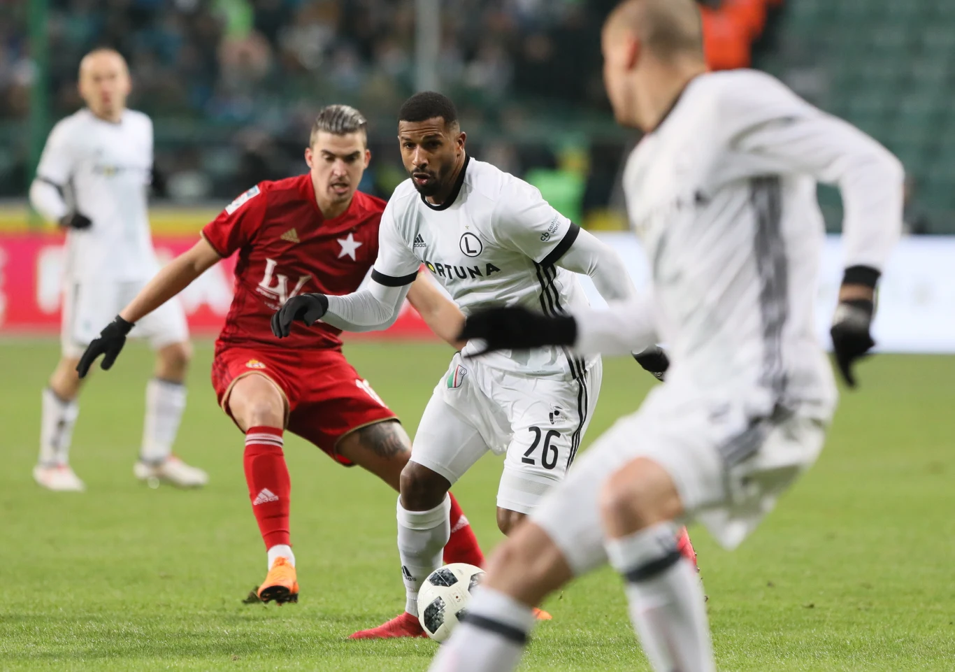 Gole dla Wisły strzelili Carlitos, który wykorzystał rzut karny, i Fran Velez.