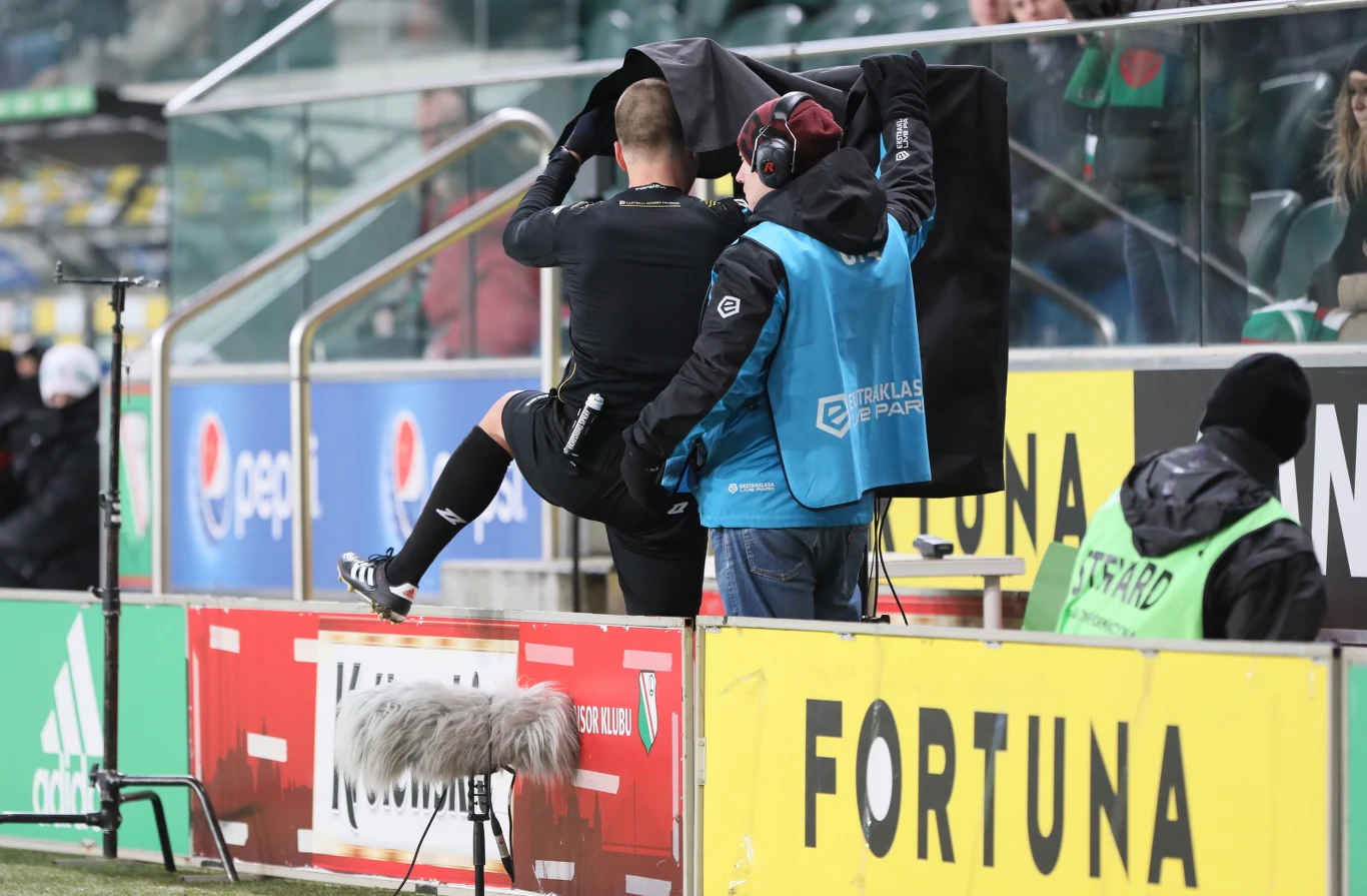 Gole dla Wisły strzelili Carlitos, który wykorzystał rzut karny, i Fran Velez.