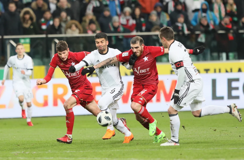 Gole dla Wisły strzelili Carlitos, który wykorzystał rzut karny, i Fran Velez. Gole dla Wisły strzelili Carlitos, który wykorzystał rzut karny, i Fran Velez.