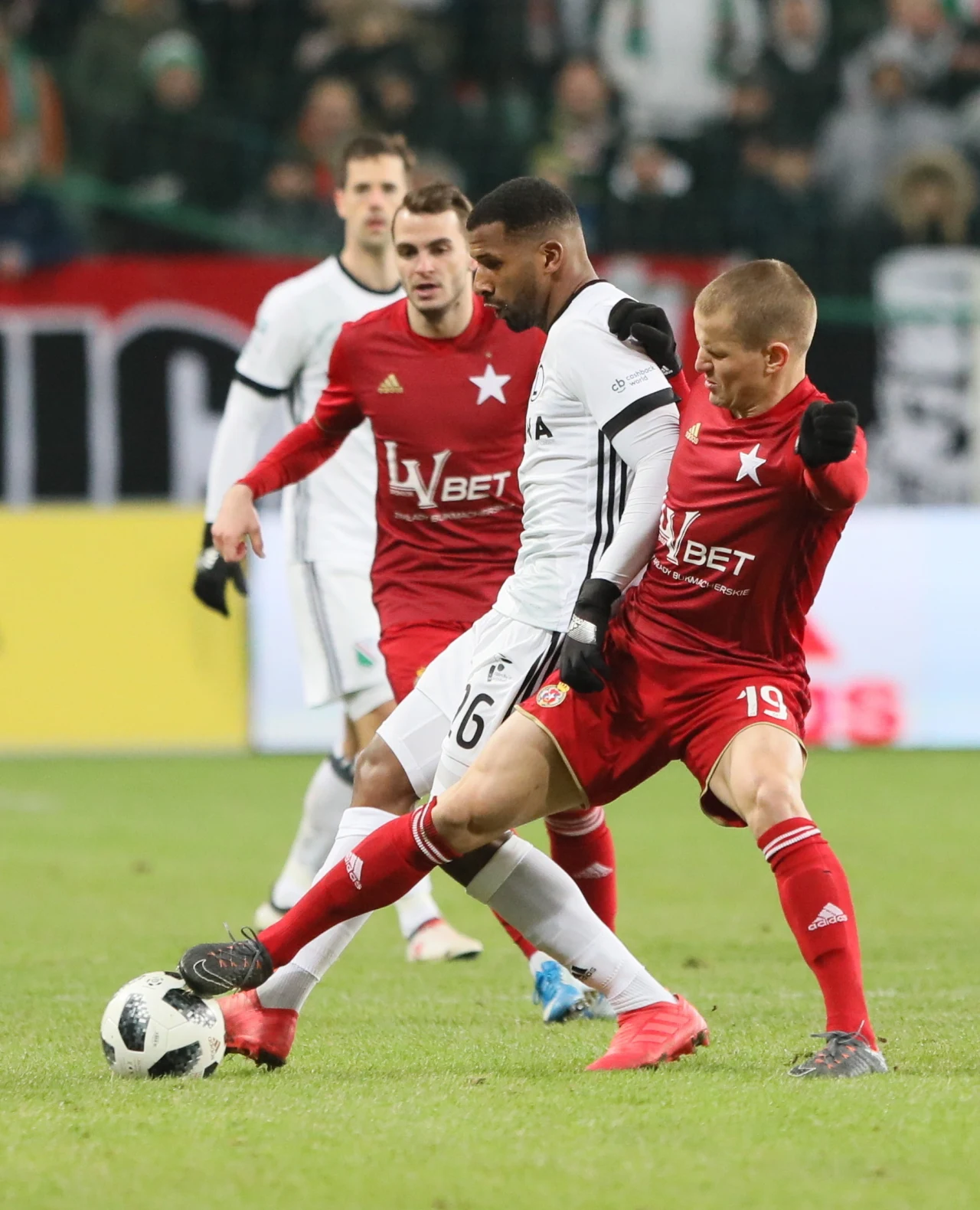 Gole dla Wisły strzelili Carlitos, który wykorzystał rzut karny, i Fran Velez. Gole dla Wisły strzelili Carlitos, który wykorzystał rzut karny, i Fran Velez.