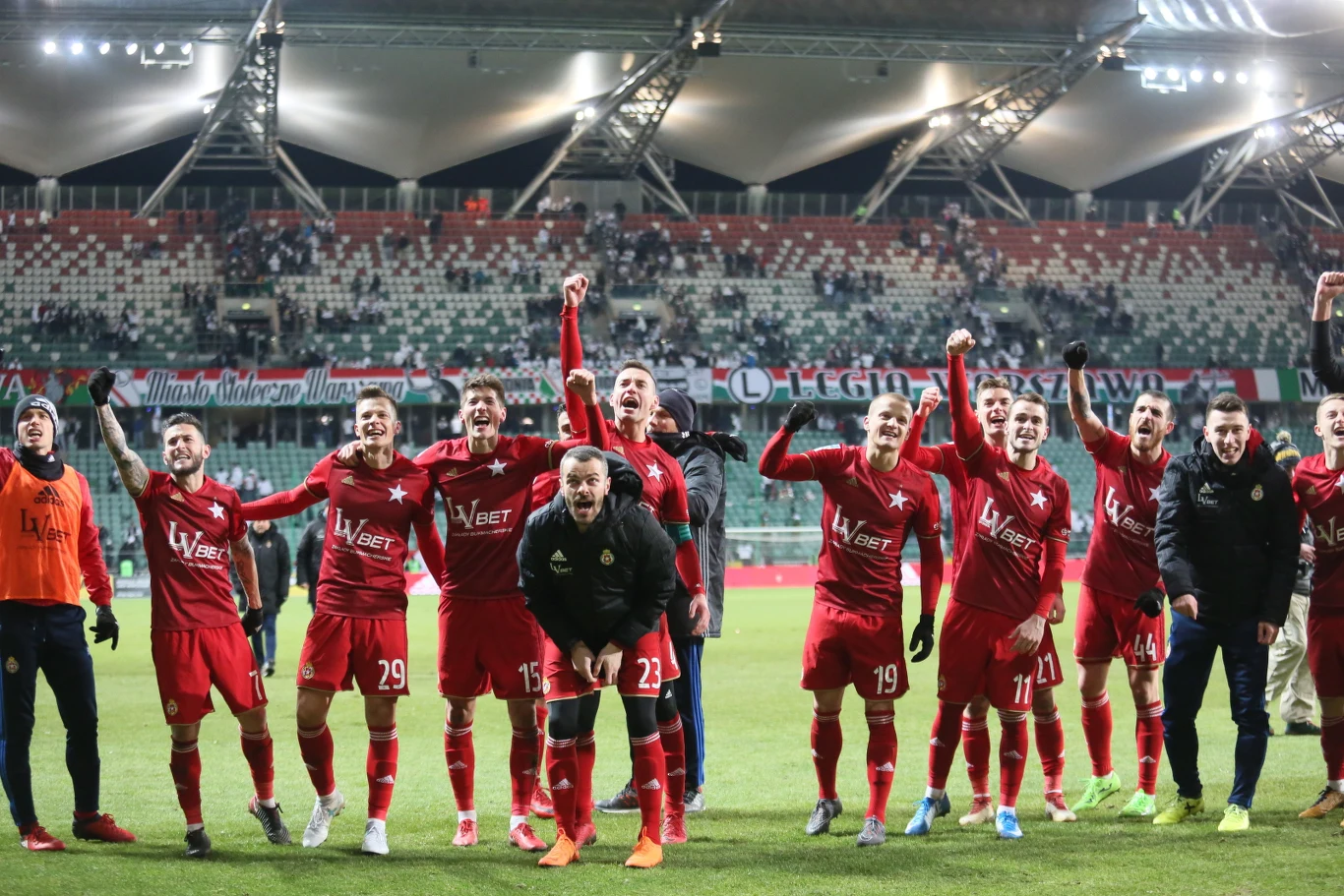 Gole dla Wisły strzelili Carlitos, który wykorzystał rzut karny, i Fran Velez.