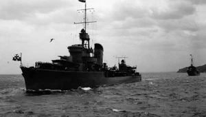 ORP "Błyskawica" w trakcie parady morskiej z okazji Święta Morza w 1938 roku