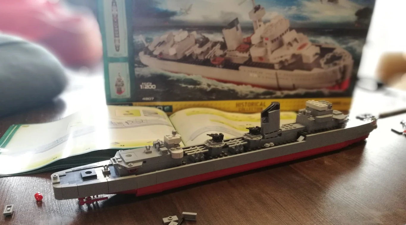 Model w skali 1:200 ORP "Błyskawica" firmy Cobi Model w skali 1:200 ORP "Błyskawica" firmy Cobi