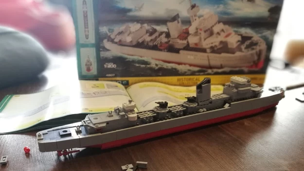 Model w skali 1:200 ORP "Błyskawica" firmy Cobi