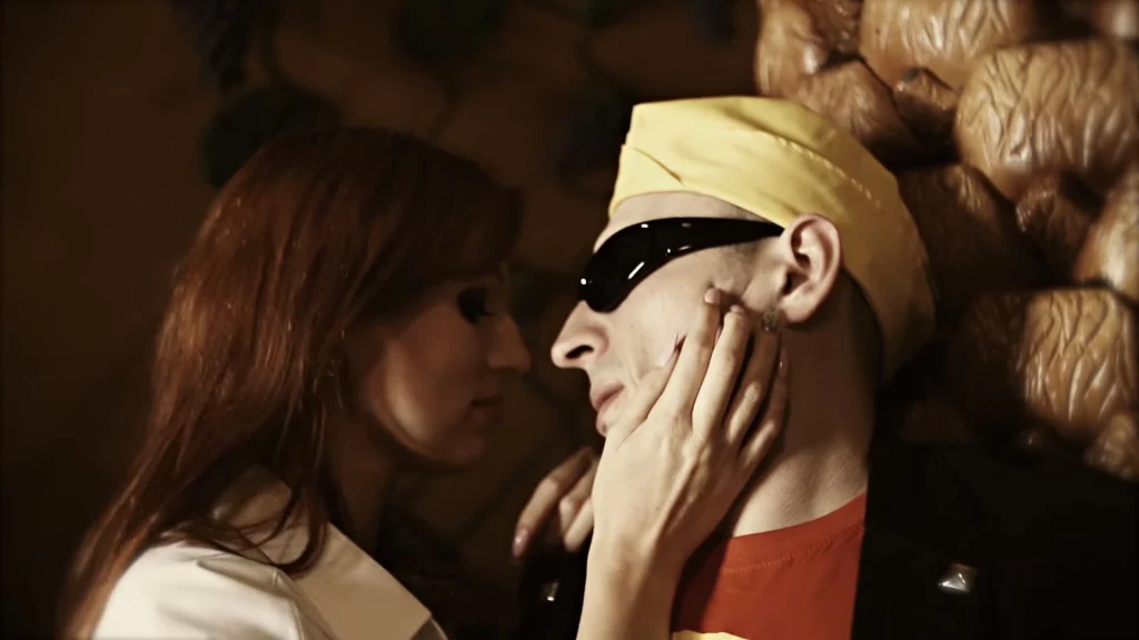 Screen z teledysku "Ruda tańczy jak szalona" (youtube.com)