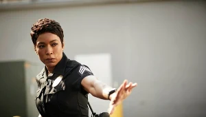 Angela Bassett jako Atena Grant w "9-1-1"