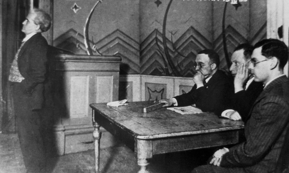 Dawid Ben Gurion (z lewej) podczas spotkania syjonistów w Wilnie. Rok 1933
