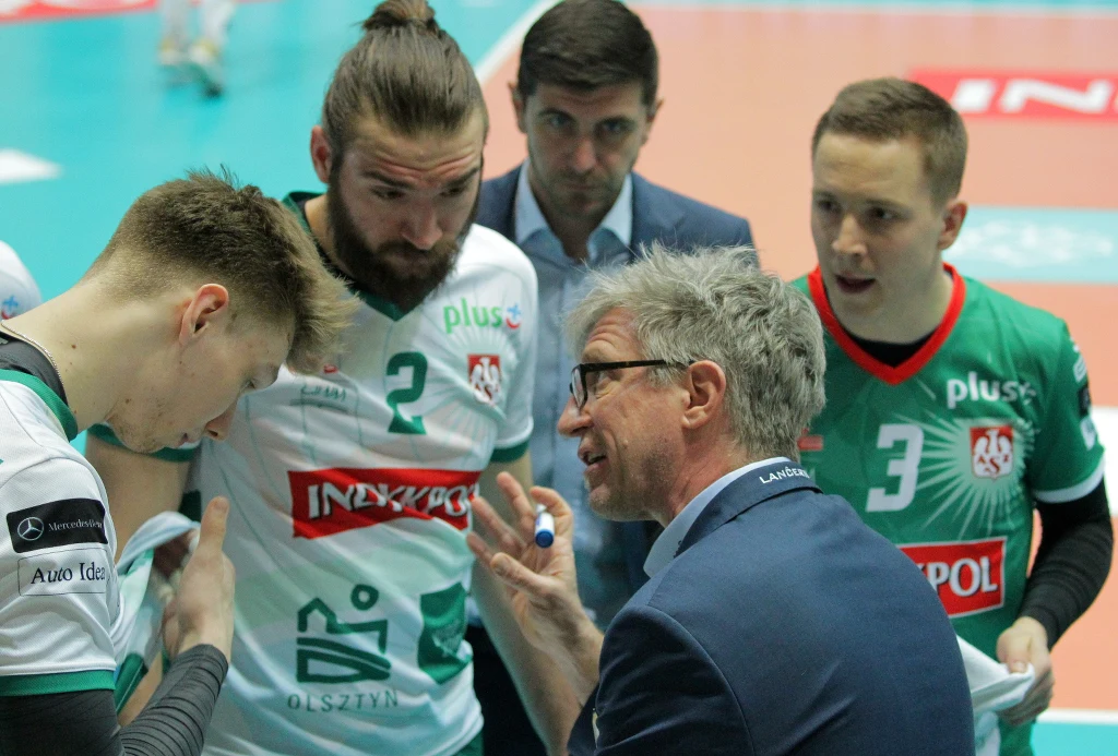 Trener Indykpolu AZS Olsztyn Roberto Santilli podczas meczu Ekstraklasy siatkarzy z Cerradem Czarni Radom