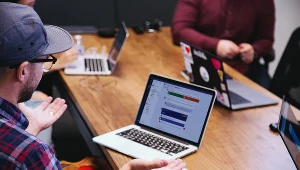 Czy pracodawca może czytać maile pracowników?