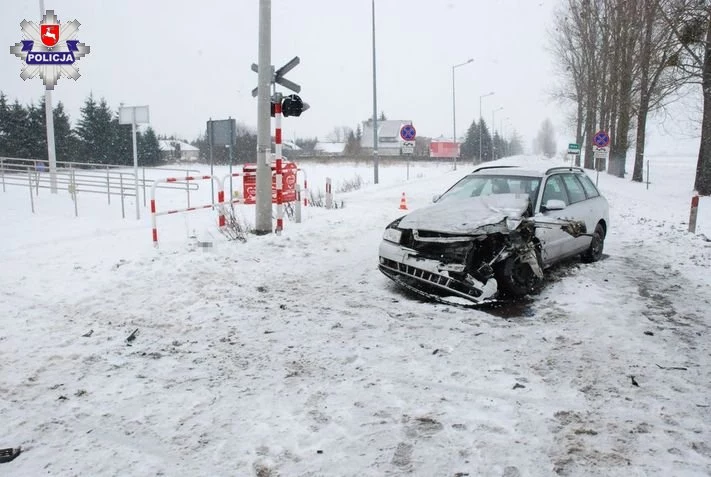 Audi wjechało pod pociąg