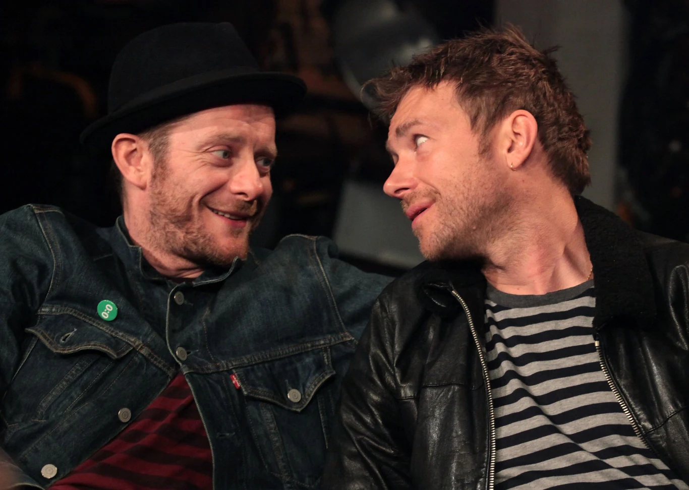 Kiedy muzycy Blur zdecydowali o przerwie w działalności, Albarn mógł poświęcić swój czas animowanemu projektowi Gorillaz, który w 1998 roku założył wespół z Jamie Hewlettem. Gorillaz miał być według muzyków odpowiedzią na plastikowe gwiazdy muzyki pop, sztucznie tworzone i kreowane przez wielkie wytwórnie płytowe. Zespół promowany był jako "pierwszy brytyjski w pełni wirtualny wykonawca, złożony z rysunkowych postaci".