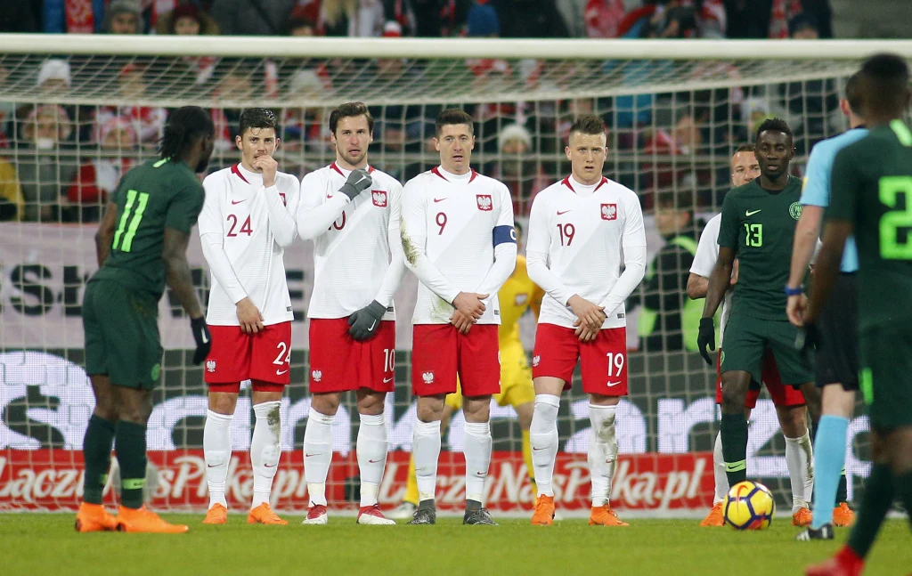 W murze od lewej: Dawid Kownacki, Grzegorz Krychowiak, Robert Lewandowski oraz Piotr Zieliński W murze od lewej: Dawid Kownacki, Grzegorz Krychowiak, Robert Lewandowski oraz Piotr Zieliński