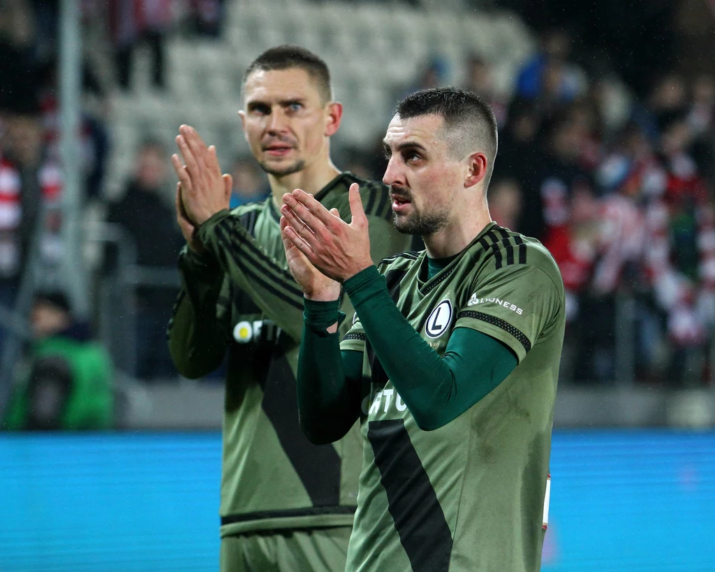 Michał Kucharczyk (na pierwszym planie), w tle Artur Jędrzejczyk