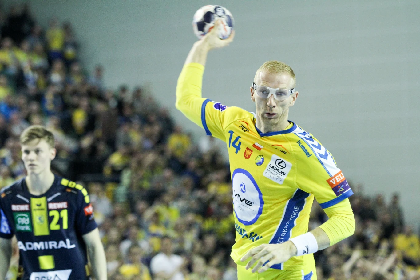 Karol Bielecki w trakcie meczu PGE Vive Kielce - Rhein Neckar Loewen