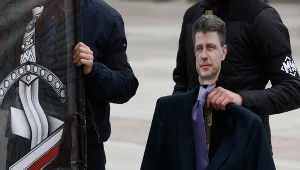 Marzanna z wizerunkiem posła Nowoczesnej Ryszarda Petru przygotowana przez Stowarzyszenie Młodzieży Wszechpolskiej