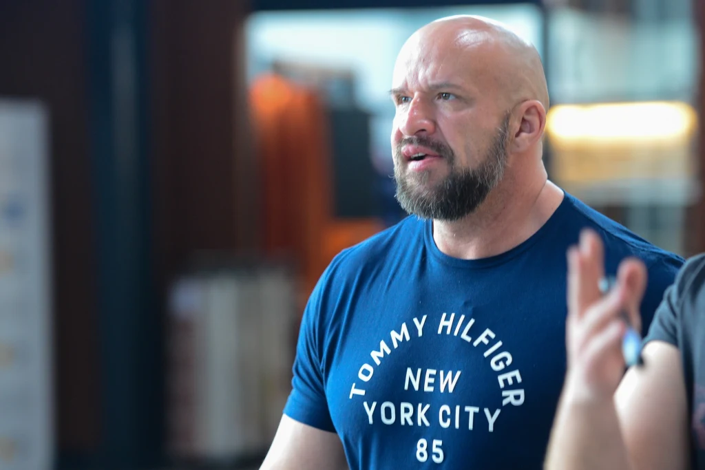 Tomasz Oświeciński w centrum handlowym w Rzgowie