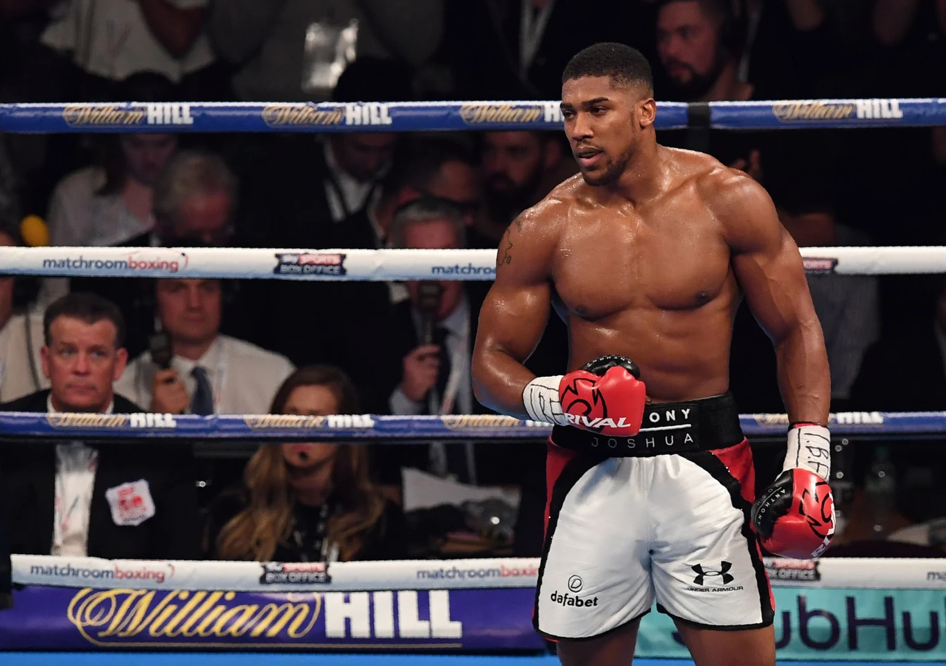 Anthony Joshua imponuje muskulaturą