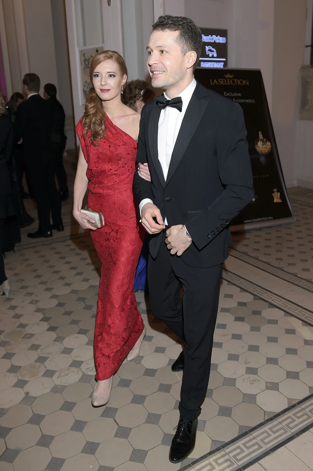 Mówi się, że związek pary przechodzi kryzys Mówi się, że związek pary przechodzi kryzys