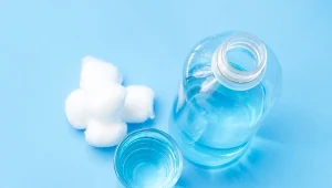 Woda utleniona kiedyś była używana do odkażania ran, dziś znajduje swoje zastosowanie w odplamianiu odzieży czy farbowaniu włosów