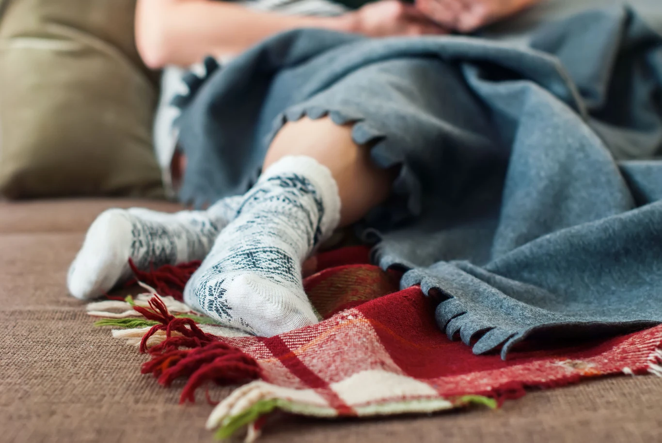 Chcąc spać w skarpetkach, zadbaj o to, aby były z wysokiej jakości materiału. 