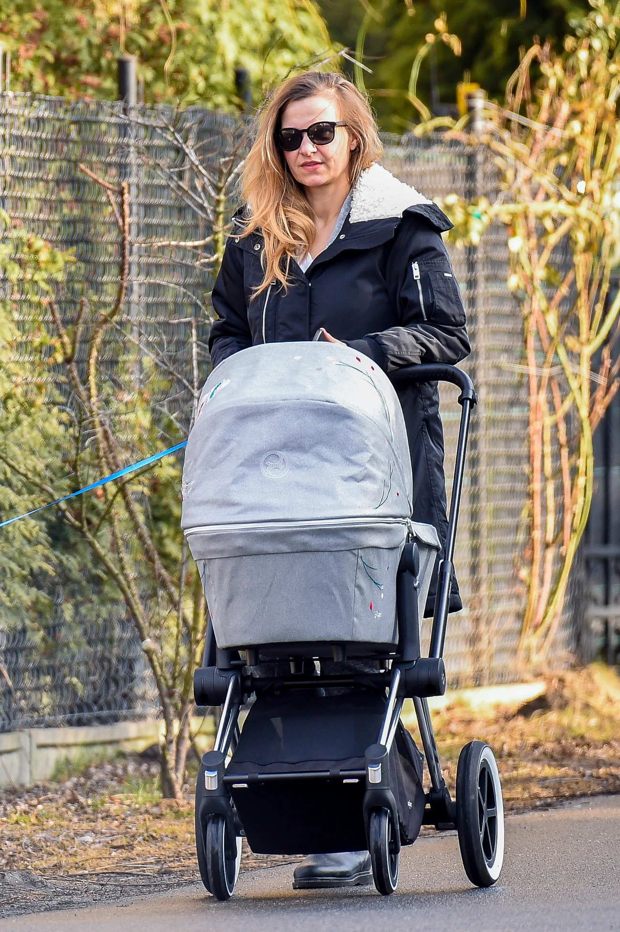 Joanna Koroniewska na spacerze