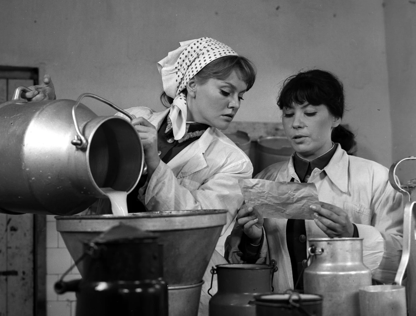 Aleksandra Zawieruszanka i Zofia Merle w filmie "Rzeczpospolita babska" (1969)