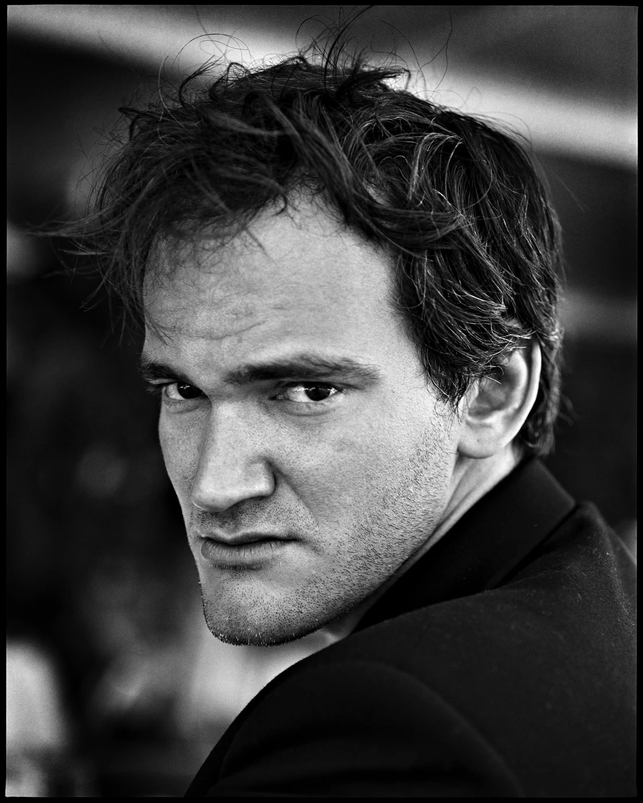 Kolejne zatrudnienie znalazł w wypożyczalni kaset Video Archives. Długie godziny w pracy umilał sobie, oglądając przeróżne filmy - chłonął wszystko, co wpadło mu w ręce, gdyż jak twierdził, każdy film przedstawia jakąś wartość, ale miał też swoje ulubione gatunki: produkcje klasy B, filmy karate, kino samurajskie i japońską animację - co miało znaczący wpływ na jego późniejszą karierę. "Oglądałem wszystko, najchętniej krwawe kino klasy B. Nagle w ręce wpadła mi kaseta z filmem Briana de Palmy 'Człowiek z blizną'. Obejrzałem go kilka razy i już wiedziałem, jak zrobić własny film" - wyznał po latach. W Video Archives Tarantino poznał podobnego jak on pasjonata, Rogera Avary'ego (jest współscenarzystą "Pulp Fiction", napisał też scenariusze m.in. do "Wybranego", "Silent Hill" czy "Beowulfa").

W 1985 roku Tarantino wraz z Craigiem Hamannem, z którym zaznajomił się z kolei na kursach aktorskich, zaczął kręcić na taśmie szesnastomilimetrowej amatorski film zatytułowany "My Best Friend's Birthday". Nie został on jednak ukończony z powodu narastających trudności w produkcji.