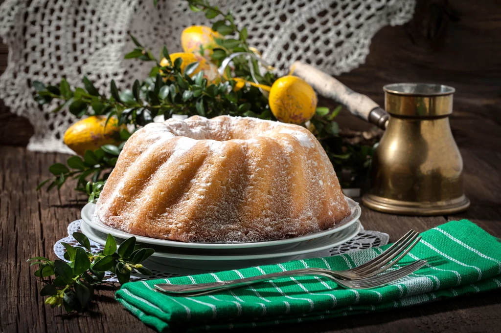 Babka wielkanocna z dodatkiem rozmarynu, to doskonały przepis na świąteczne ciasto