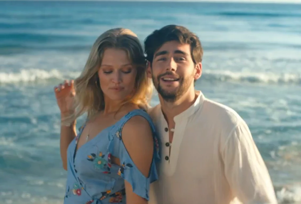 Alvaro Soler i jego partnerka w teledysku "La Cintura"