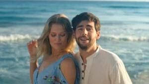 Alvaro Soler i jego partnerka w teledysku "La Cintura"