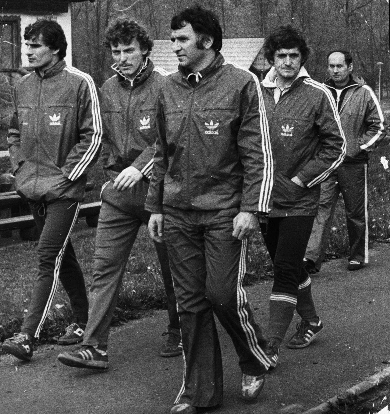Antoni Piechniczek (pierwszy z prawej), obok Zbigniew Boniek Antoni Piechniczek (pierwszy z prawej), obok Zbigniew Boniek