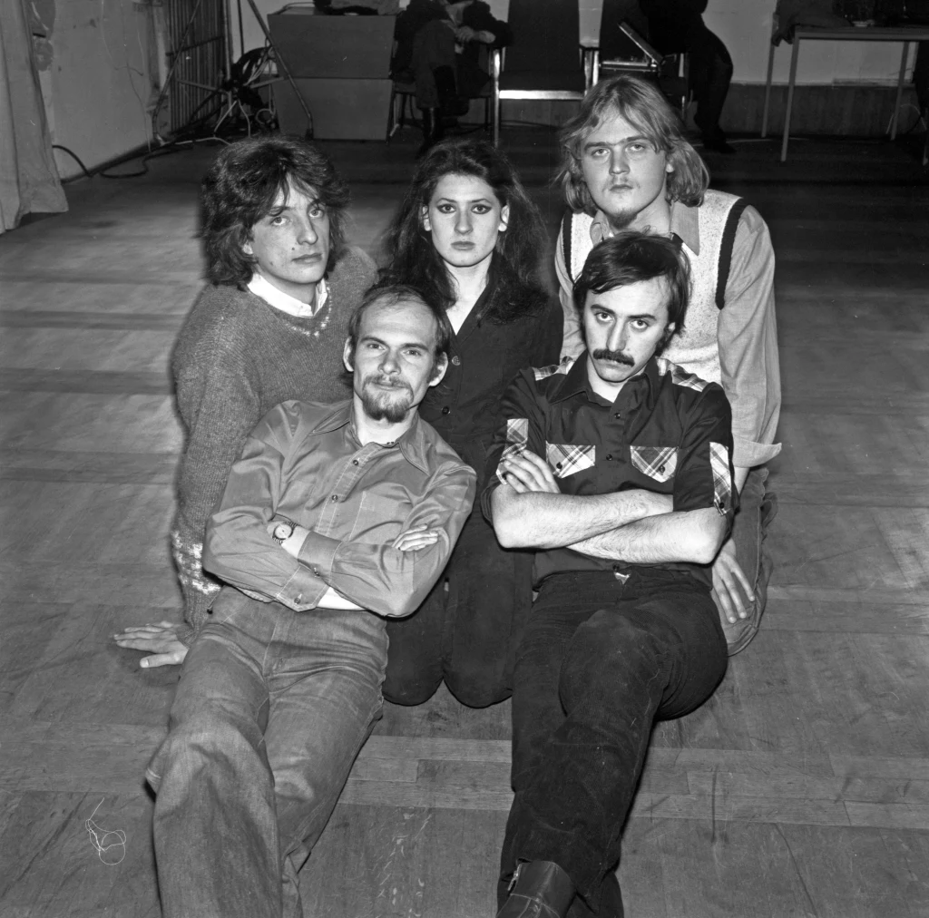 Bajm, 1979 r. - od lewej: Marek Winiarski, Jarosław Kozidrak, Beata Kozidrak, Andrzej Pietras, Andrzej Gronkiewicz Bajm, 1979 r. - od lewej: Marek Winiarski, Jarosław Kozidrak, Beata Kozidrak, Andrzej Pietras, Andrzej Gronkiewicz
