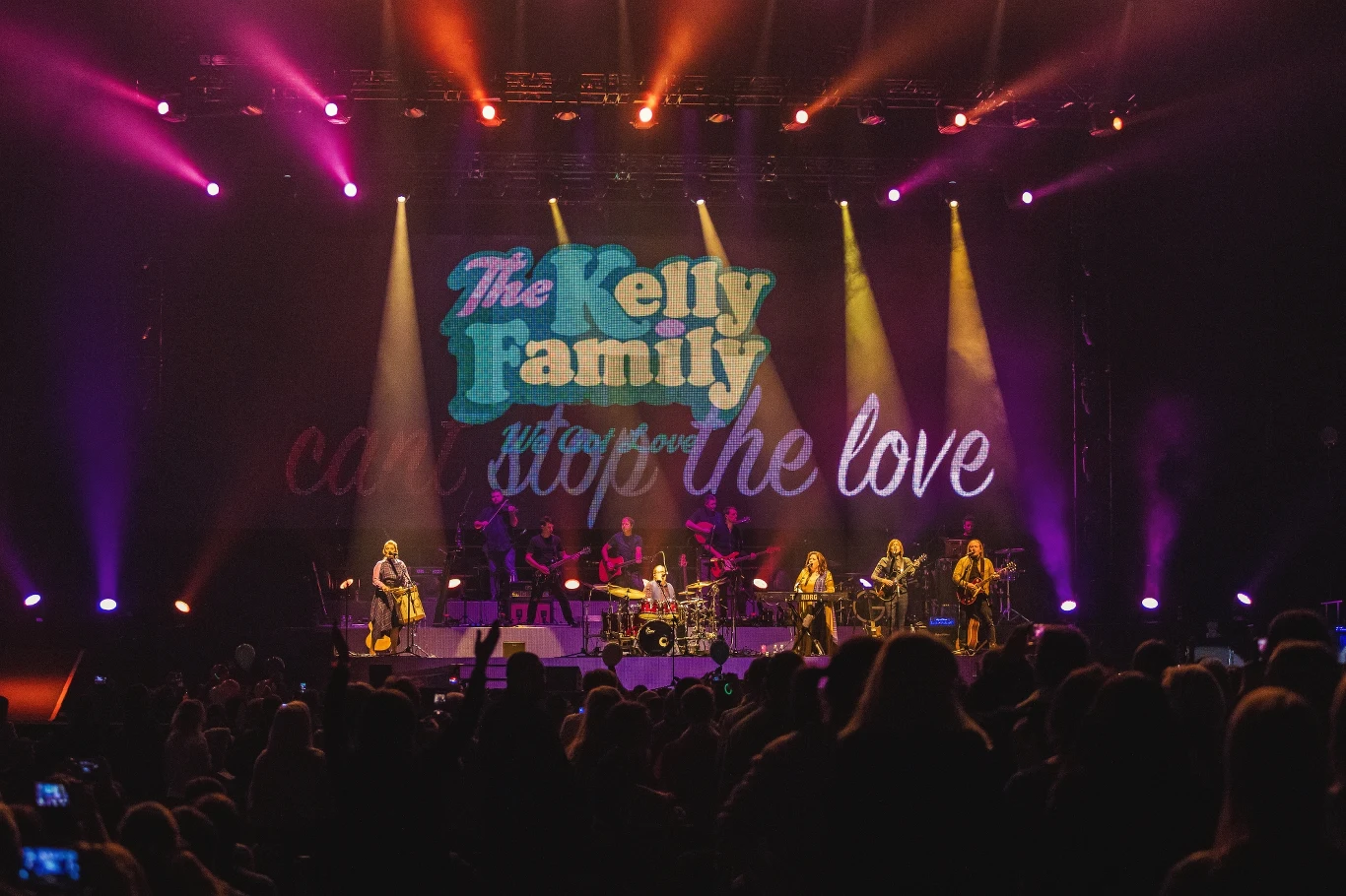 Zobacz zdjęcia z trasy koncertowej The Kelly Family Zobacz zdjęcia z trasy koncertowej The Kelly Family