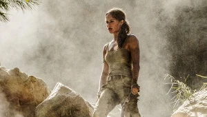 Alicia Vikander w scenie z "Tomb Raidera"