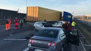 "Pomagałem, komu mogłem. Nikt się nie zatrzymał". 11 rannych w karambolu na obwodnicy Wrocławia