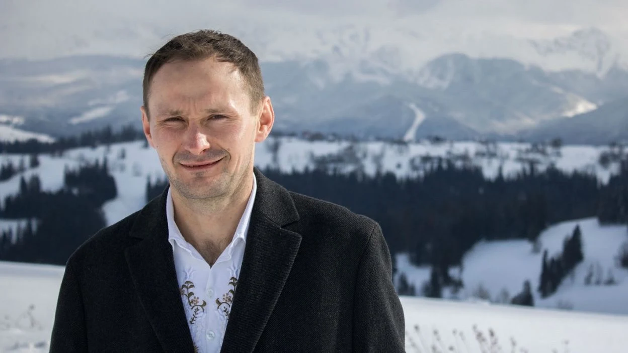 Andrzej ma 38 lat i jest góralem z Podhala. W programie szuka spokojnej, wysokiej, niepalącej kobiety z charakterem. Nie przeszkadzają mu kobiety z "przeszłością", choć stanowczo wyklucza rozwódki. Cechami, które w jego oczach całkowicie wykluczają kobietę są skłonność do histerii i nieuczciwość w związku.