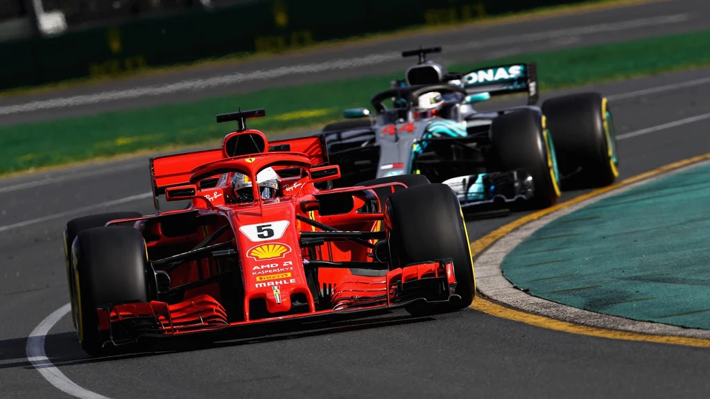 Sebastian Vettel na prowadzeniu Sebastian Vettel na prowadzeniu
