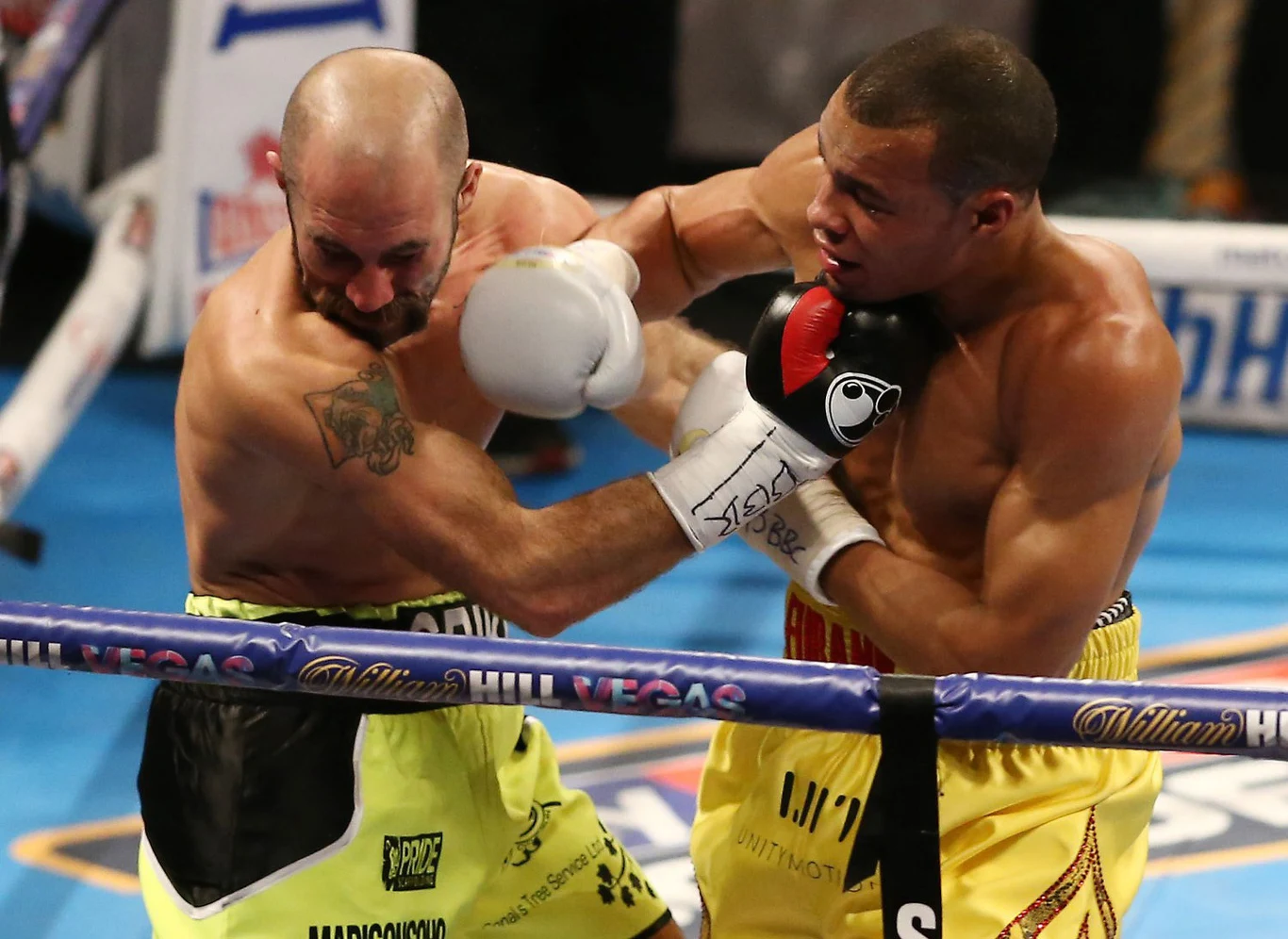 Gary O'Sullivan (z lewej) kontra Chris Eubank