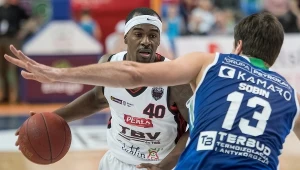 Chavaughn Lewis (z lewej) rzucił 30 punktów w meczu z Anwilem