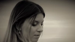 Klaudia Kulawik w teledysku "Follow Me"