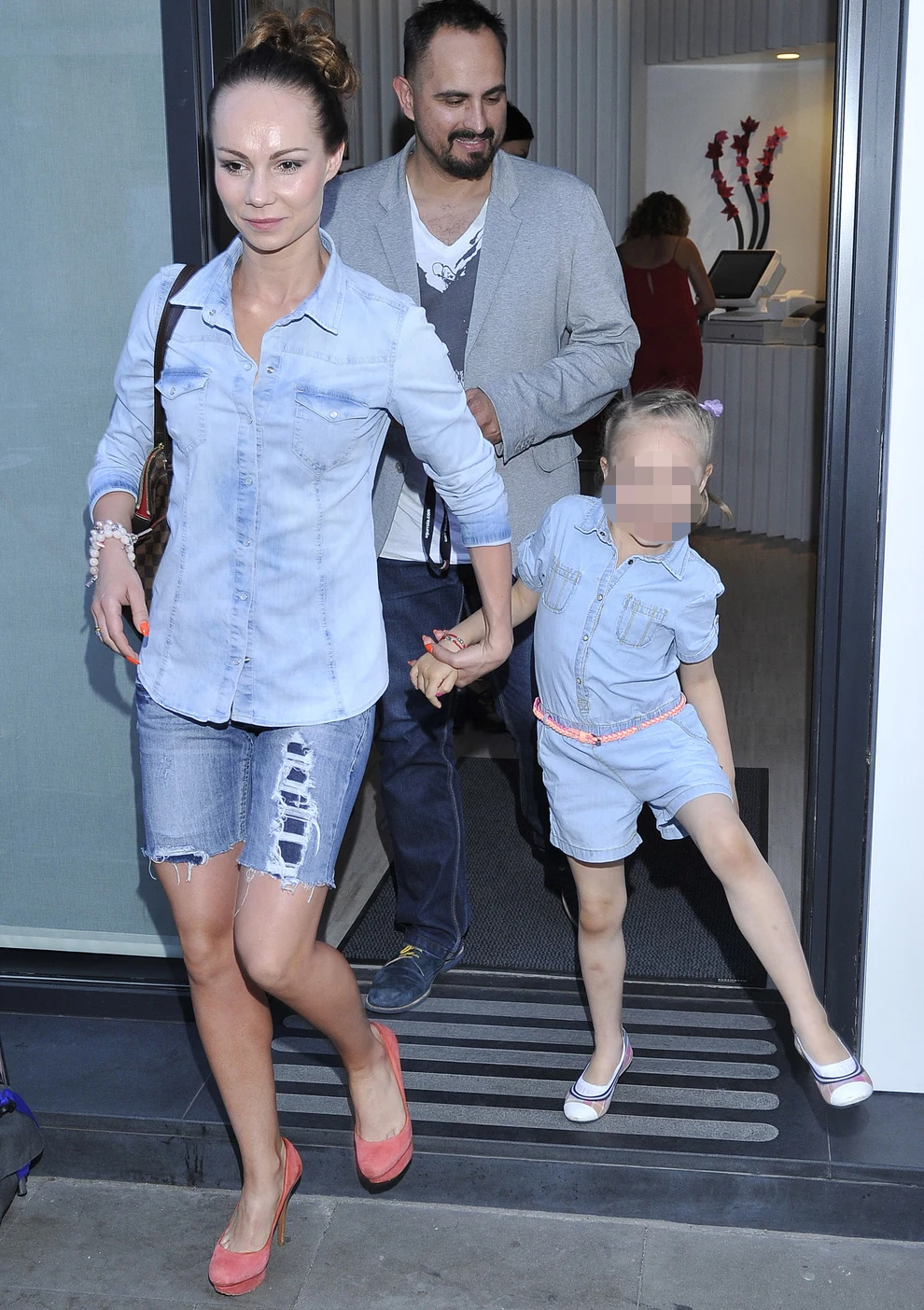 Agustin Egurrola i Nina Tyrka z córką