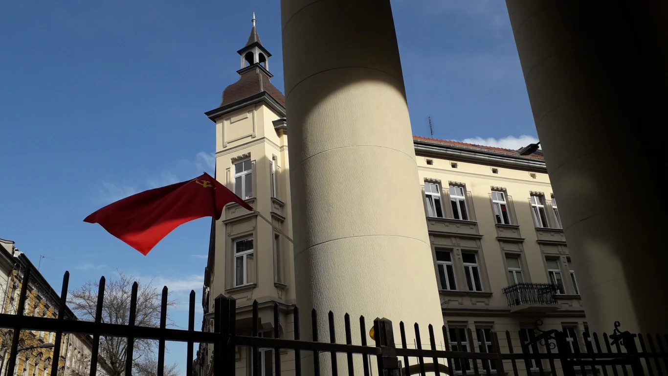 Trwają zdjęcia do nowego filmu Agnieszki Holland "Obywatel Jones". Część zdjęć realizowana jest w Krakowie. - Kraków jest bardzo fotogenicznym miastem. W Urzędzie Miasta Krakowa gramy Londyn, a na ulicy Zyblikiewicza gramy Moskwę - powiedziała dziennikarzom Agnieszka Holland.
Spotkanie z reżyserką odbyło się 7 kwietnia 2018 roku. Film ma trafić na ekrany kin na początku 2019 roku.