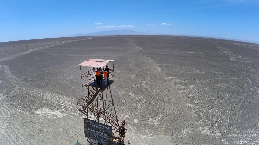 Rysunki z Nazca znajdują się ponad 400 km od Limy