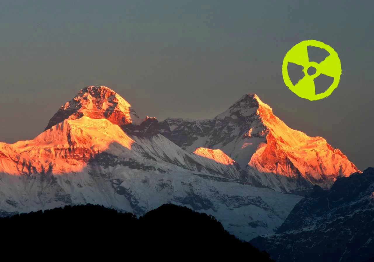 Nanda Devi - cel amerykańskiej misji. Z lewej główny wierzchołek Nanda Devi - cel amerykańskiej misji. Z lewej główny wierzchołek